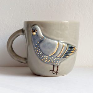Kubek ceramiczny pozłacany gołąb jasnoszary