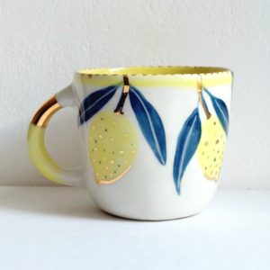 kubek ceramiczny pozłacany z cytryną