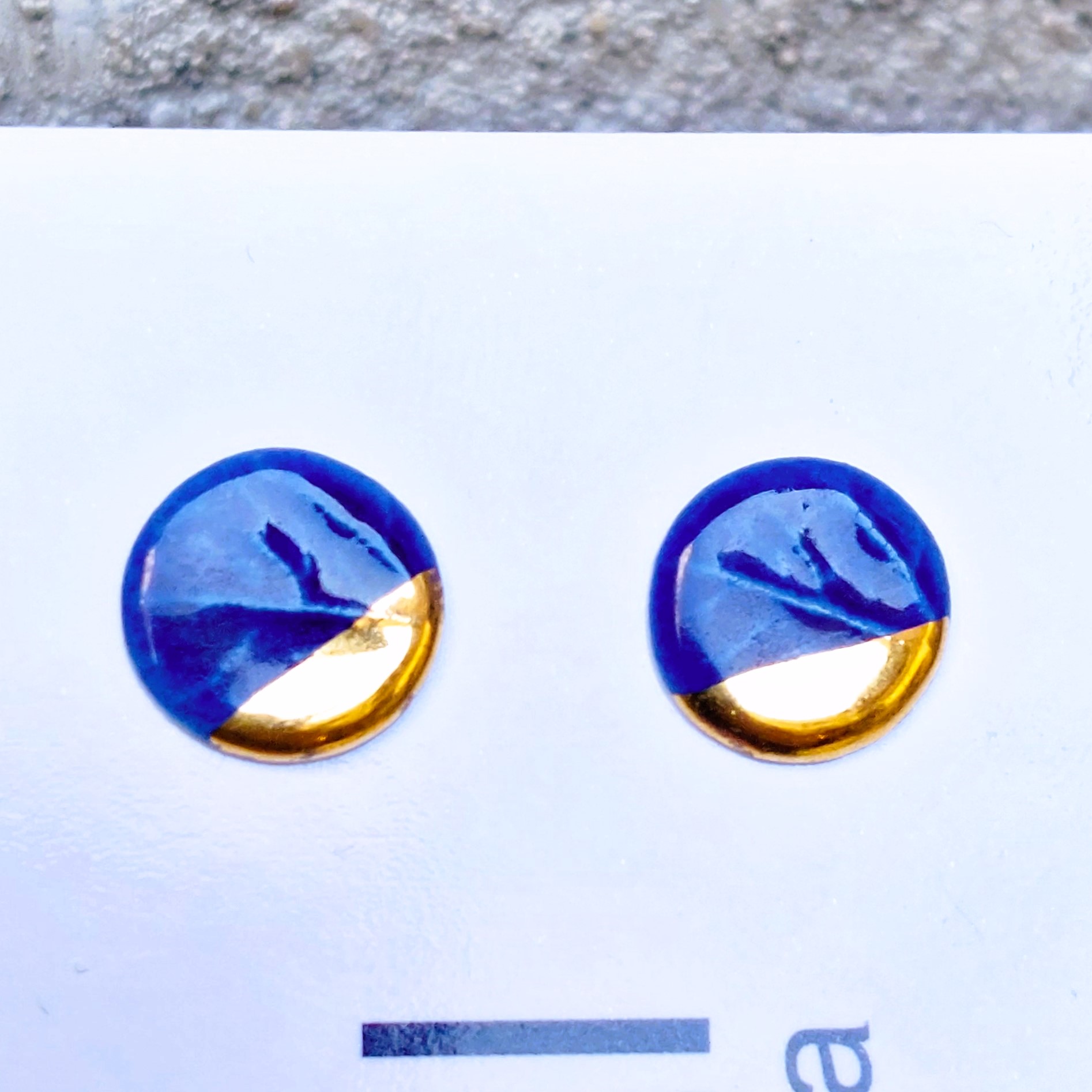 Porcelain earrings with gold-plated cobalt circles