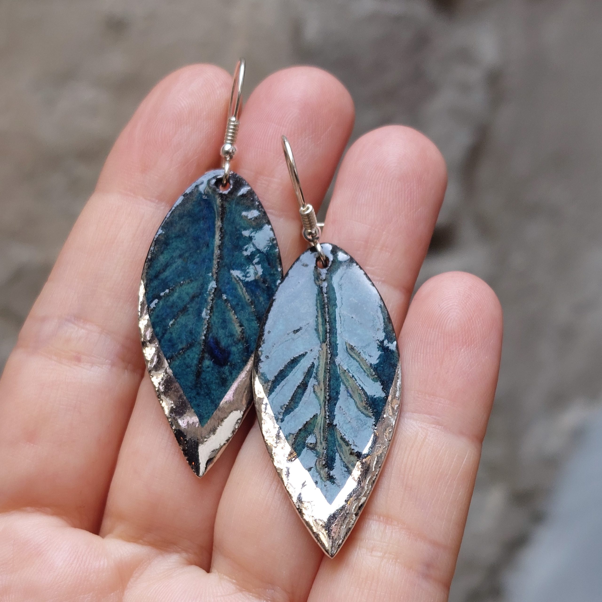 porcelain hanging earrings decorated with platinum no. 4
