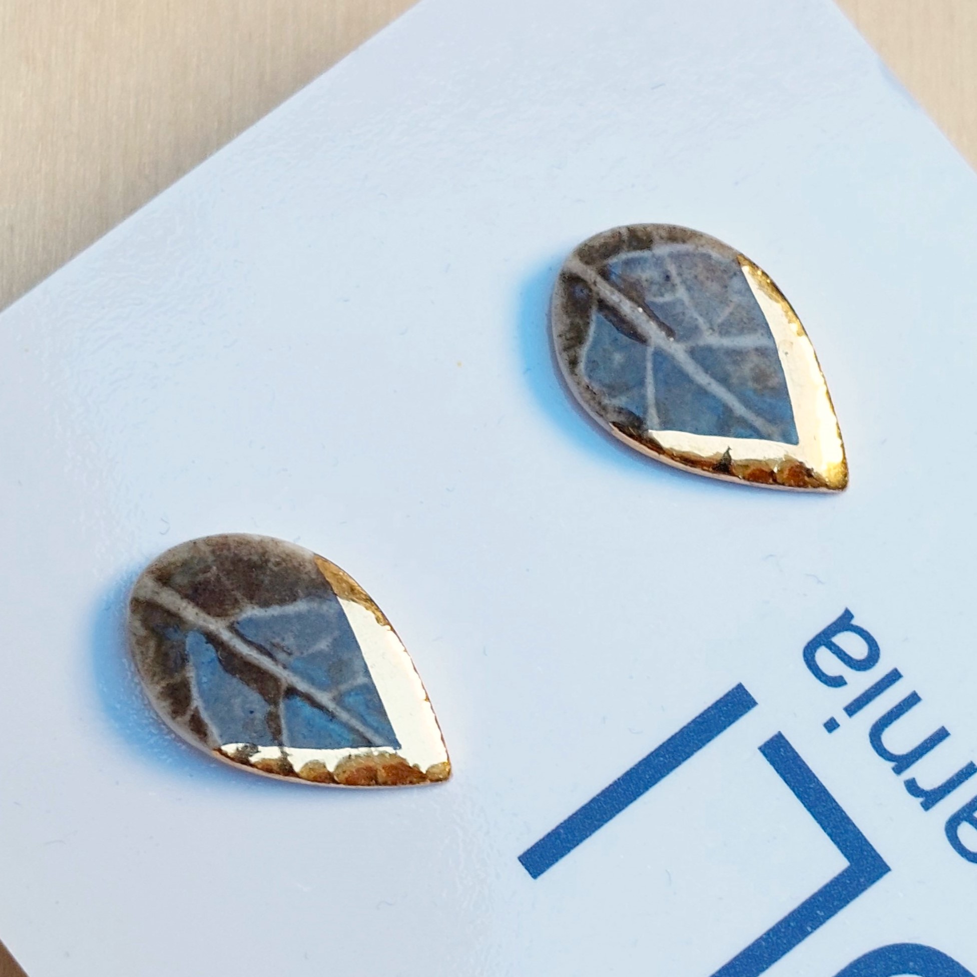 Porcelain earrings gold-plated gray leaves